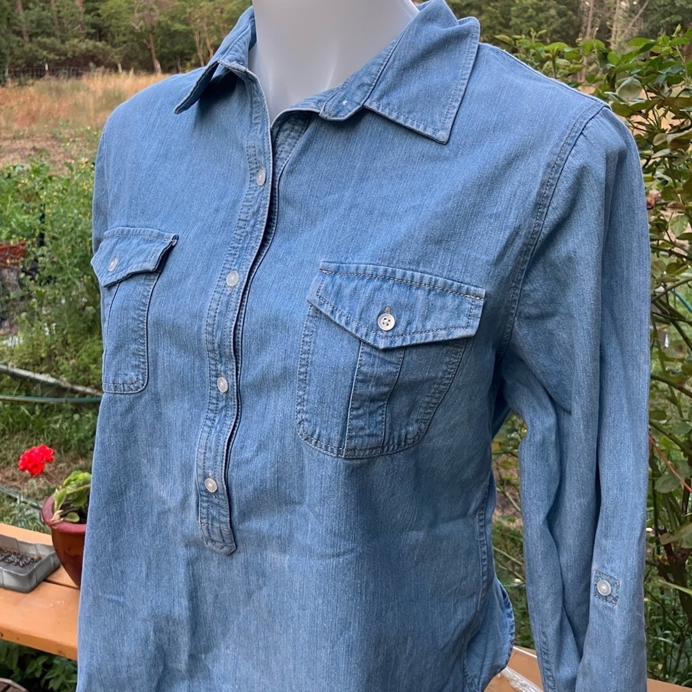 Talbots Blue Denim convertible sleeve Henley women’s Shirt M